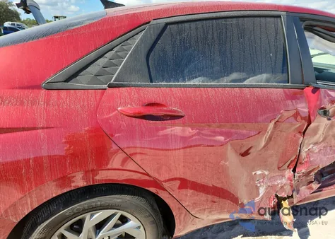 2024 Hyundai Elantra Sel z USA, uszkodzony, nr VIN KMHLM4DG0RU706144